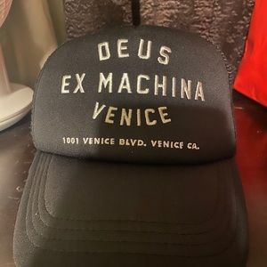 DEUS EX MACHINA CAP